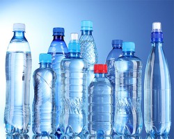 Nên sử dụng nước đóng chai hay máy lọc nước uống trực tiếp